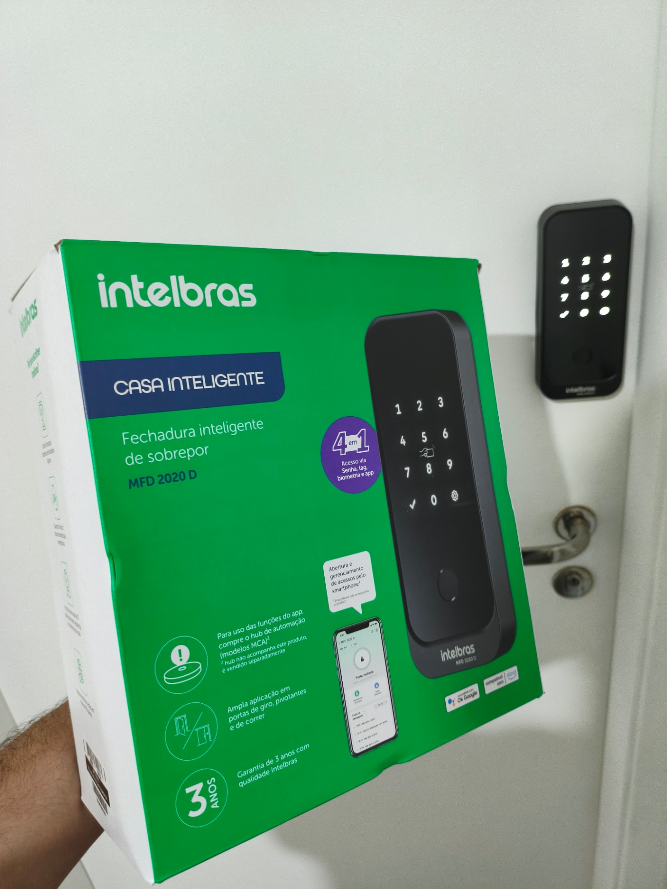 Intelbras MFD 2020 D de sobrepor em porta branca