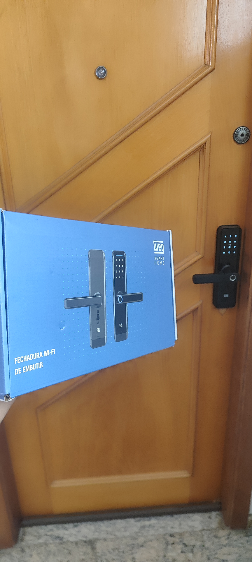 WEG Smart Home Wi-Fi de embutir em porta de madeira