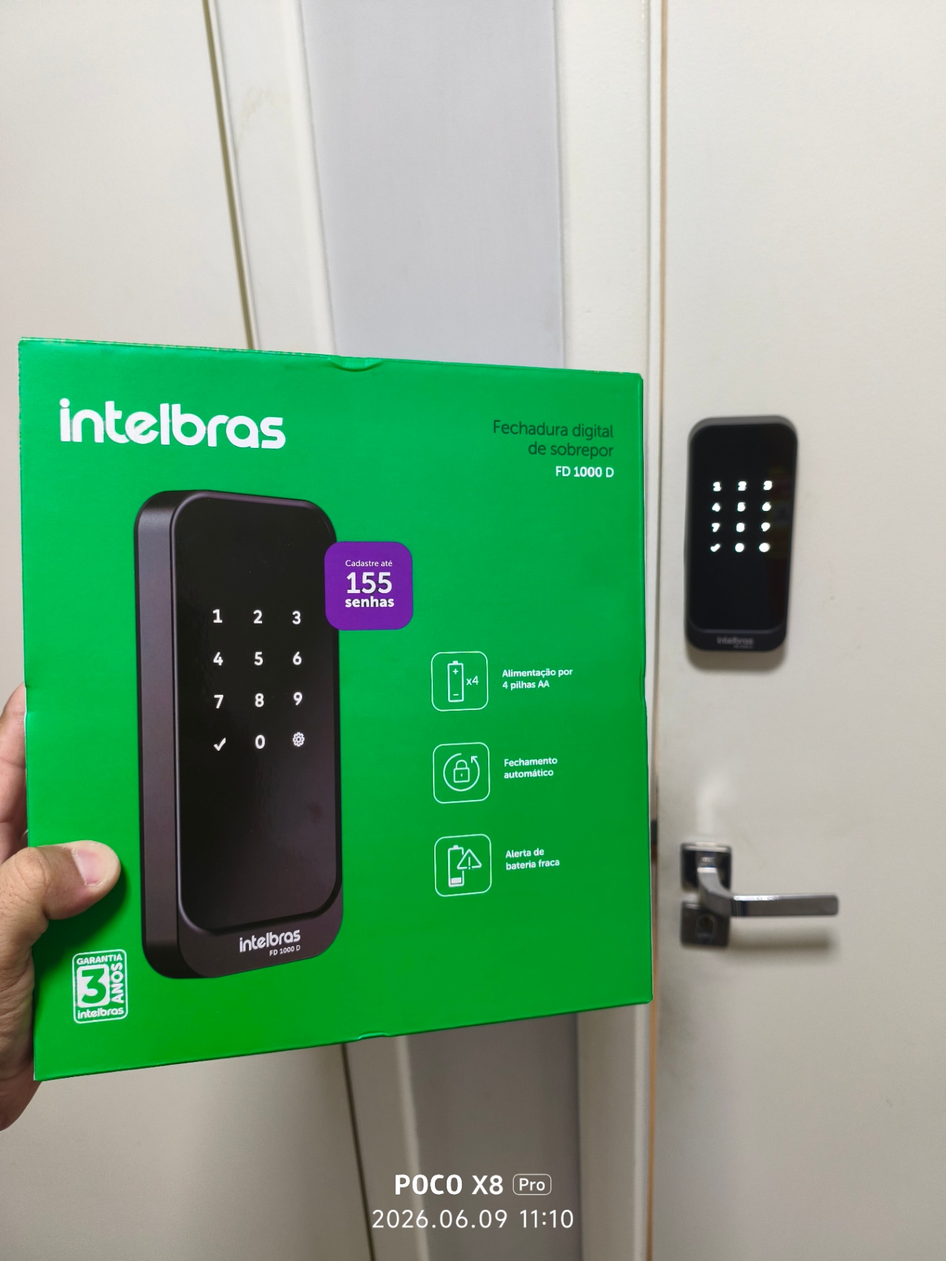 Intelbras FD 1000 D de sobrepor instalada com acabamento